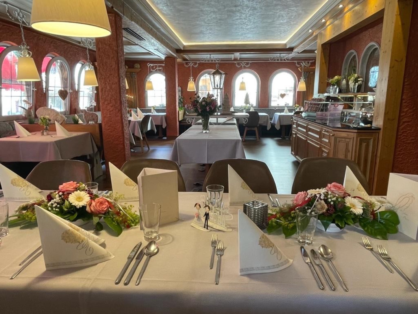 Restaurant des Hotel FALKEN, eingedeckt